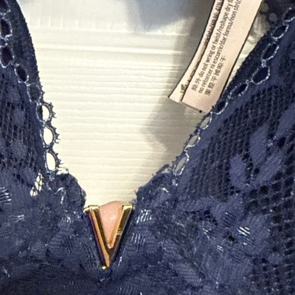 Victoria's Secret Bra Lace Underwire Bra Blue Sexy Flirty Size 34D Lined‎ NWT